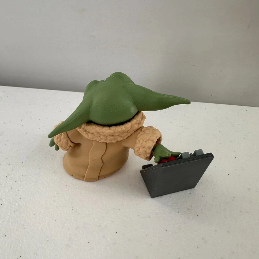 Hasbro grogu figurine
